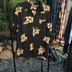 HAWAIIAN BUTTON UP XL