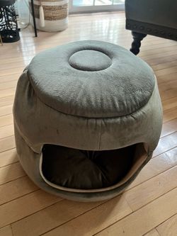 Cat/small dog bed/dome