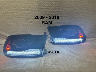 2009 To 2018 Dodge Ram 1500 / 2500 / 3500 Black/Smoke Projector Headlights with Sequential LED DRL