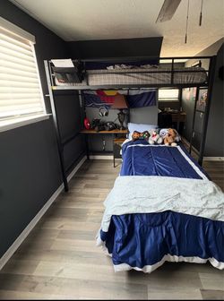 Bunkbed with desk