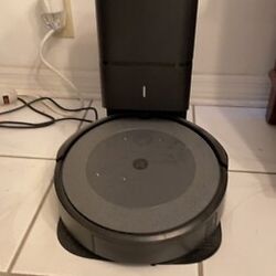 iRobot Roomba i3+ PLUS  Wi-Fi Connected Robot Vacuum w Dirt Disposal