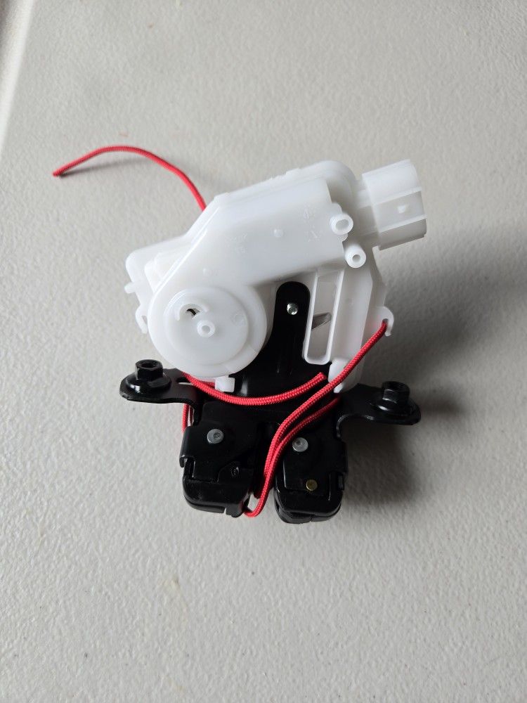 2019-2022 Toyota Corolla Se Htbk 4-Door Tailgate Trunk Latch Lock 69(contact info removed)0