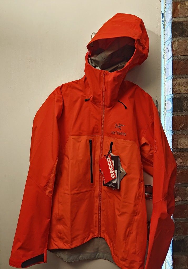 Arc'teryx Alpha AR - Men Medium - NEW