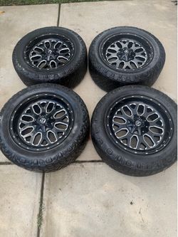 FUEL RIMS 275/60R20 GREAT CONDITION 6x5.5 LUG PATTERN