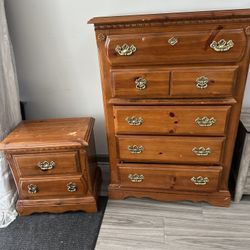 Oak Dresser And End Table Set. 