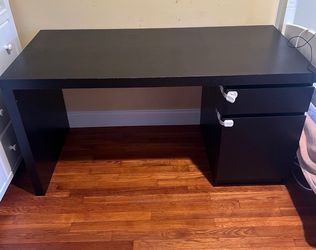 Computer desk