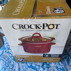 Classic 2 Quarts Crock Pot Still In Box . NEW 