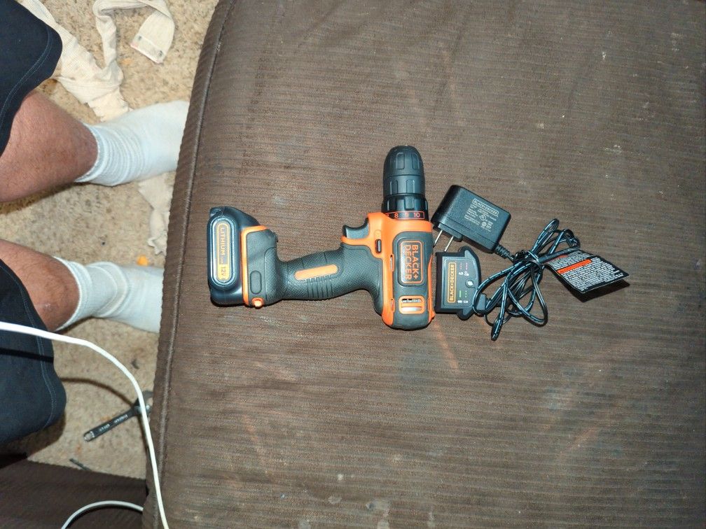 Black& Decker Lithium Ion Screw Gun