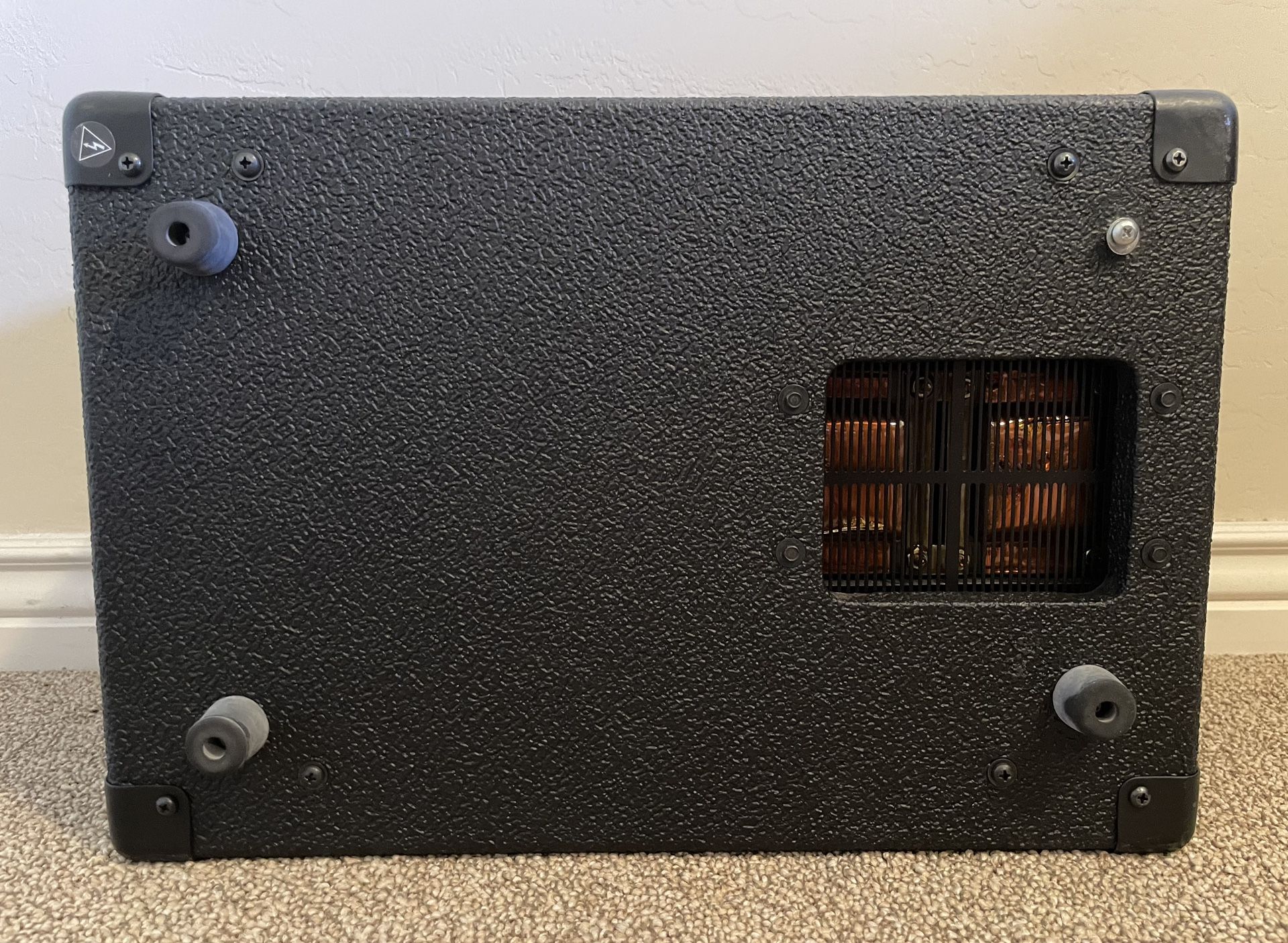 PEAVEY 'XRD 680 S Plus' Black Powered Mixer for Sale in Mesa, AZ