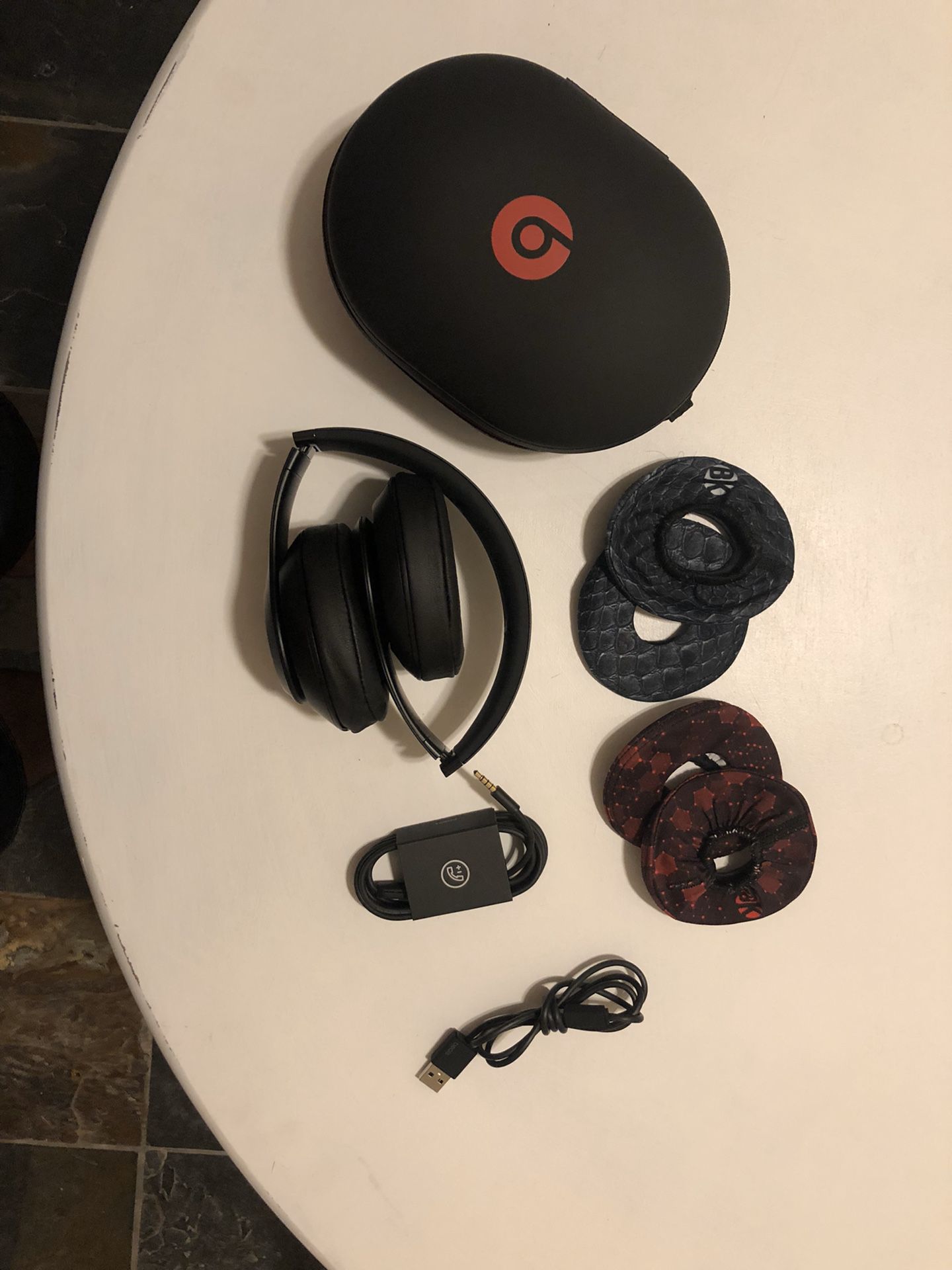 Beats wireless studio 3 with 2 covers