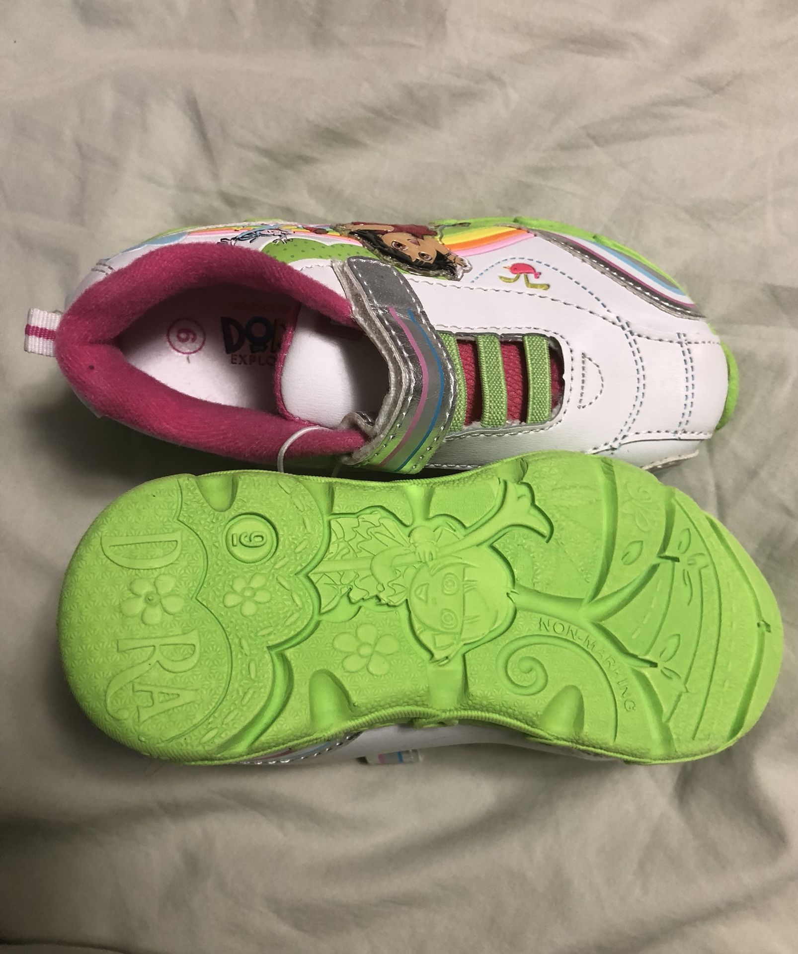 Doraページです。 Toddler girl's Dora sneakers with velcro for Sale in Shaker