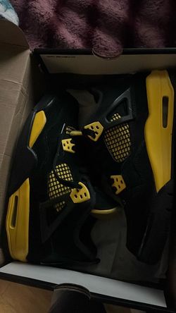 Air Jordan 4 Thunder Black Yellow Sneakers