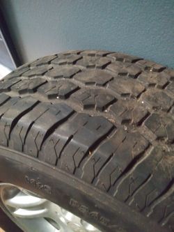 Dodge Dakota 265/70 R16 tire and rim