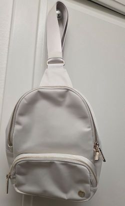 Lululemon Light Ivory Everywhere Sling Bag 4.2L