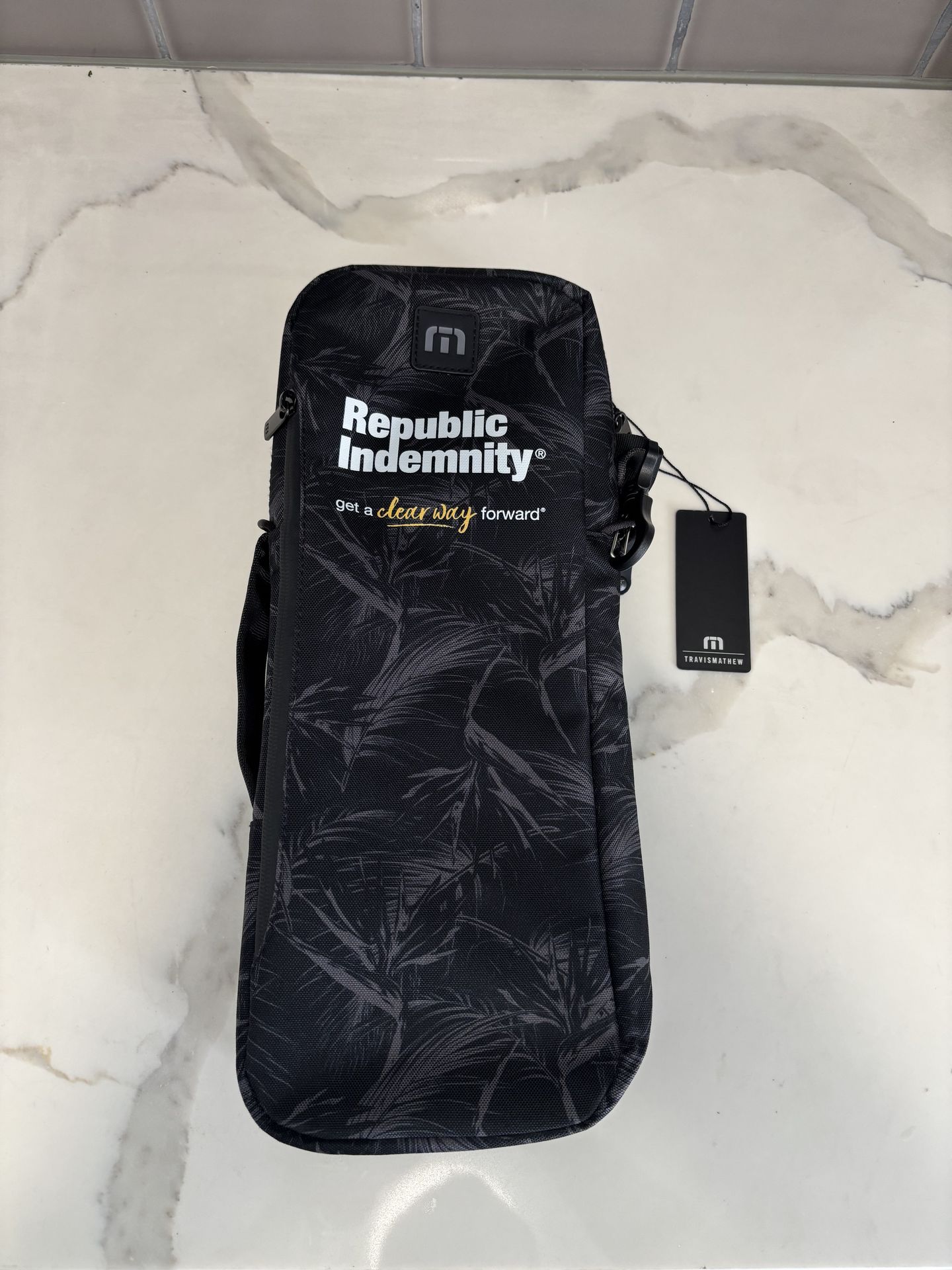 Travis Mathew Insulated Cooler Bag Black NWT Adjustable Shoulder Strap