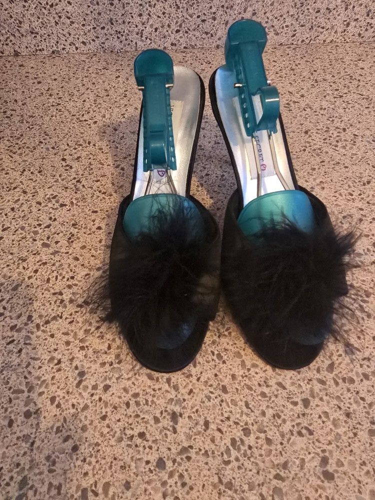 Womens sexy Victoria's Secret slippers size 5-7
