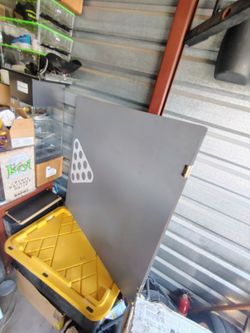 portable beer pong table, almost perfect condition.