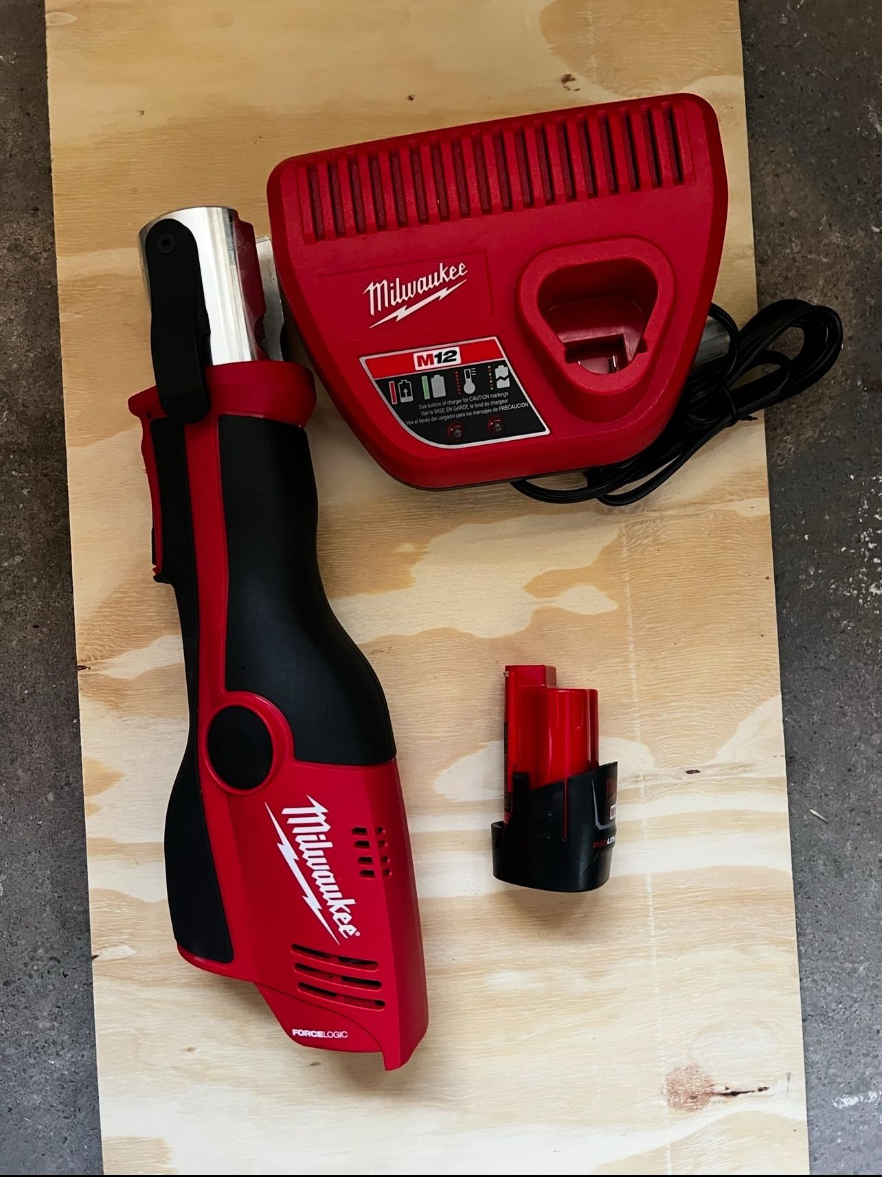 Milwaukee M12 Press Tool 