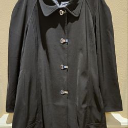 Women’s London FogToggle Close Black, Satin Lined Rain Coat Size 3X with pockets
