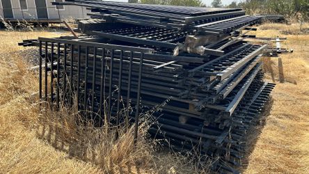 Lots Of Fence Panels *PRICED TO SELL*