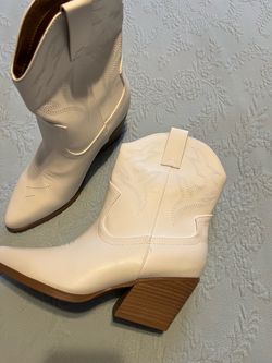Cream White Western Cowboy Ankle Boots