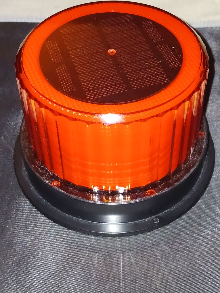 LED solar powered dusk to dawn magentic emergency light