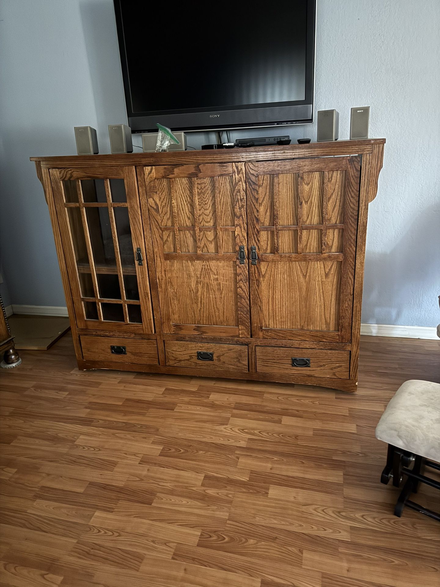 Entertainment center