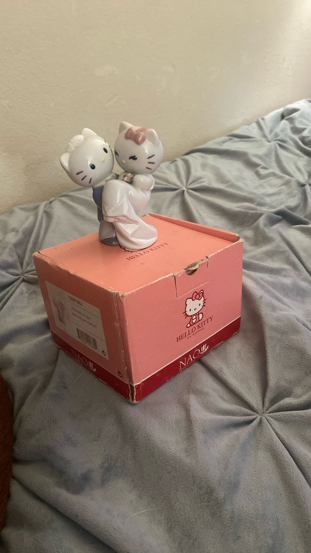 NAO Hello Kitty Gets Married