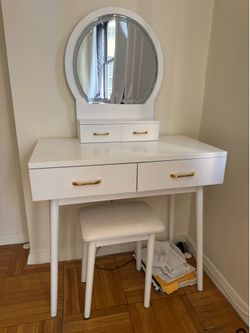 Makeup vanity