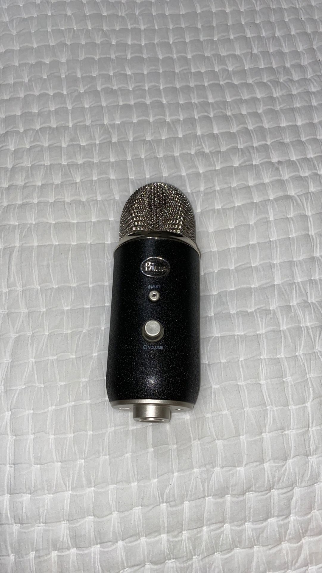 Blue Microphones Yeti Ultimate Professional USB Microphone, Black.