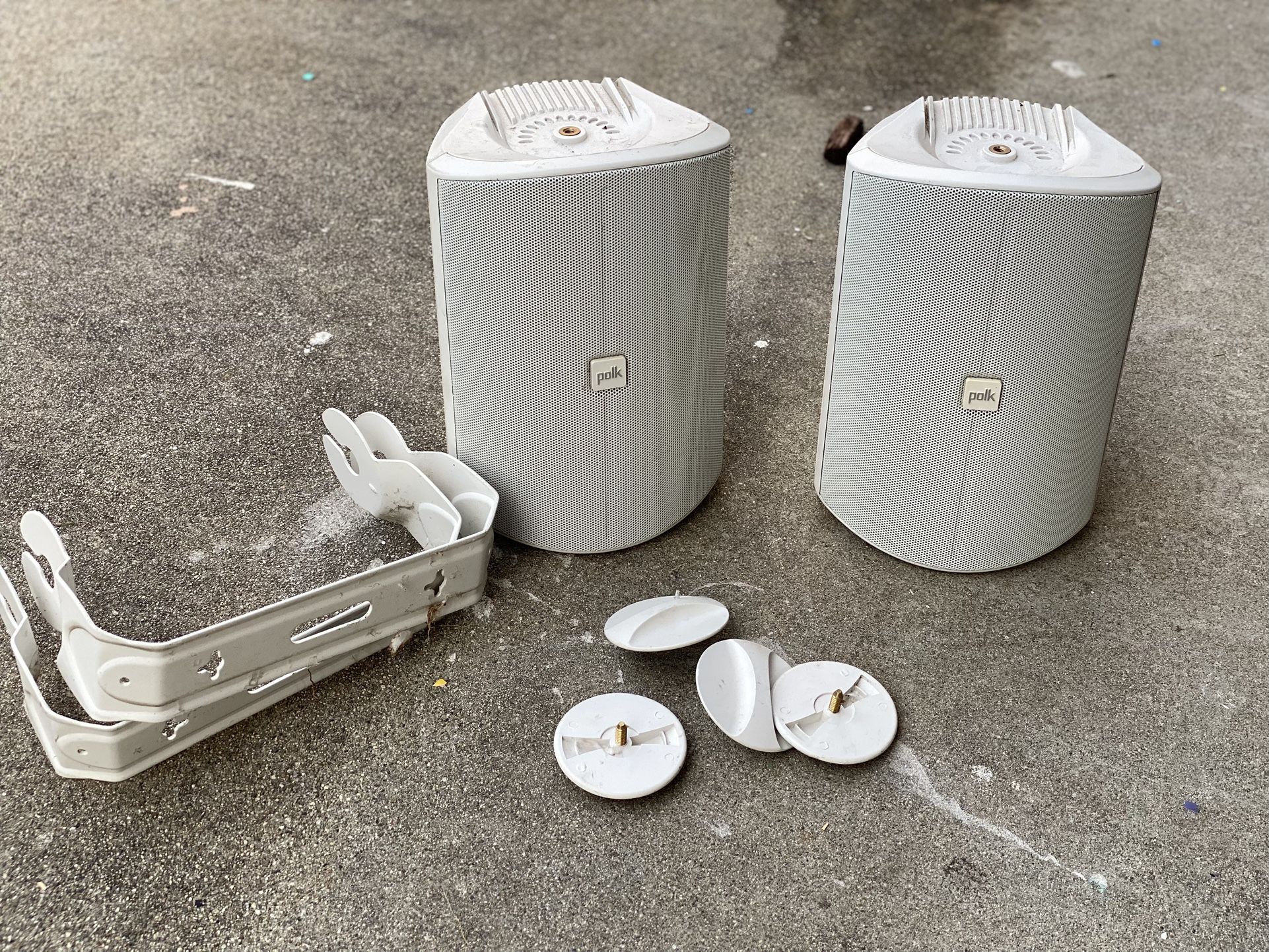 2 Polk audio Outdoor Speakers 