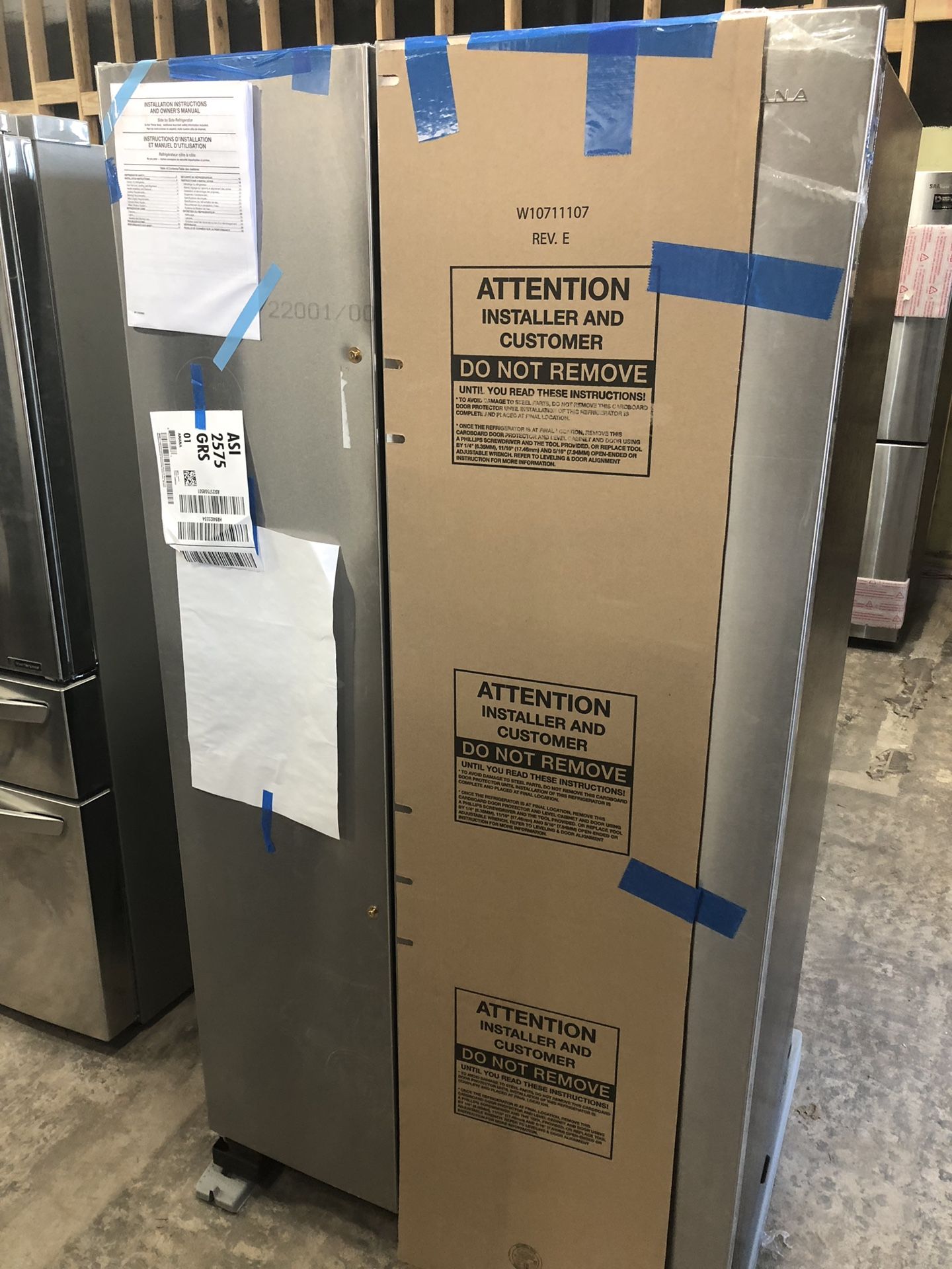 New Amana refrigerator ASI2575GRs