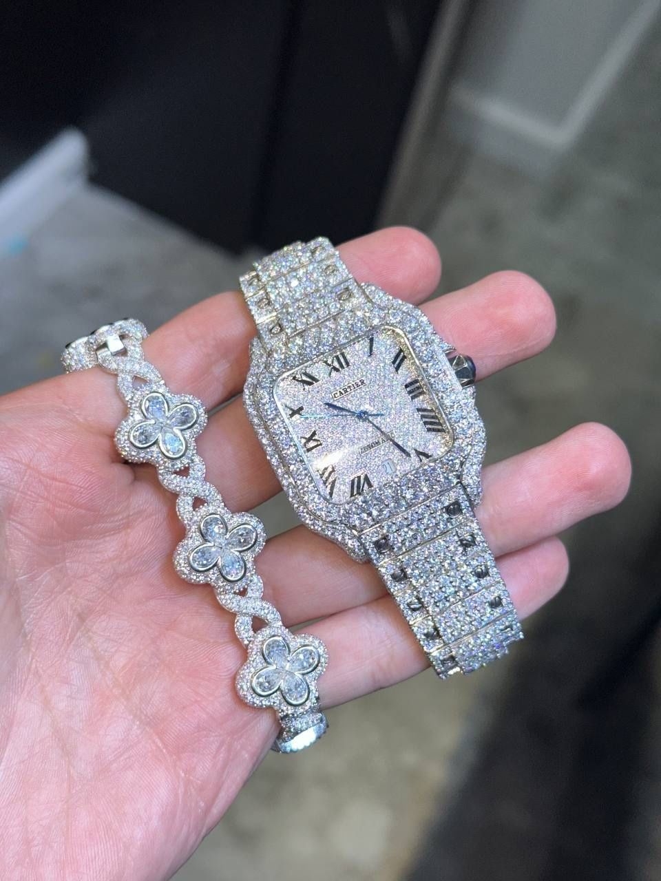 Flash Cartier Bundle Deal π° Price : Only $1000 Total β
Cartier Box And Papers Included π VVS D-Color Moissanite Stones βοΈ Does Not Fade Or Tarnish