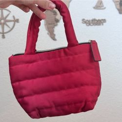 Estee Lauder mini puffer bag - red