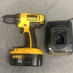 DeWalt Drill with battery and battery charger