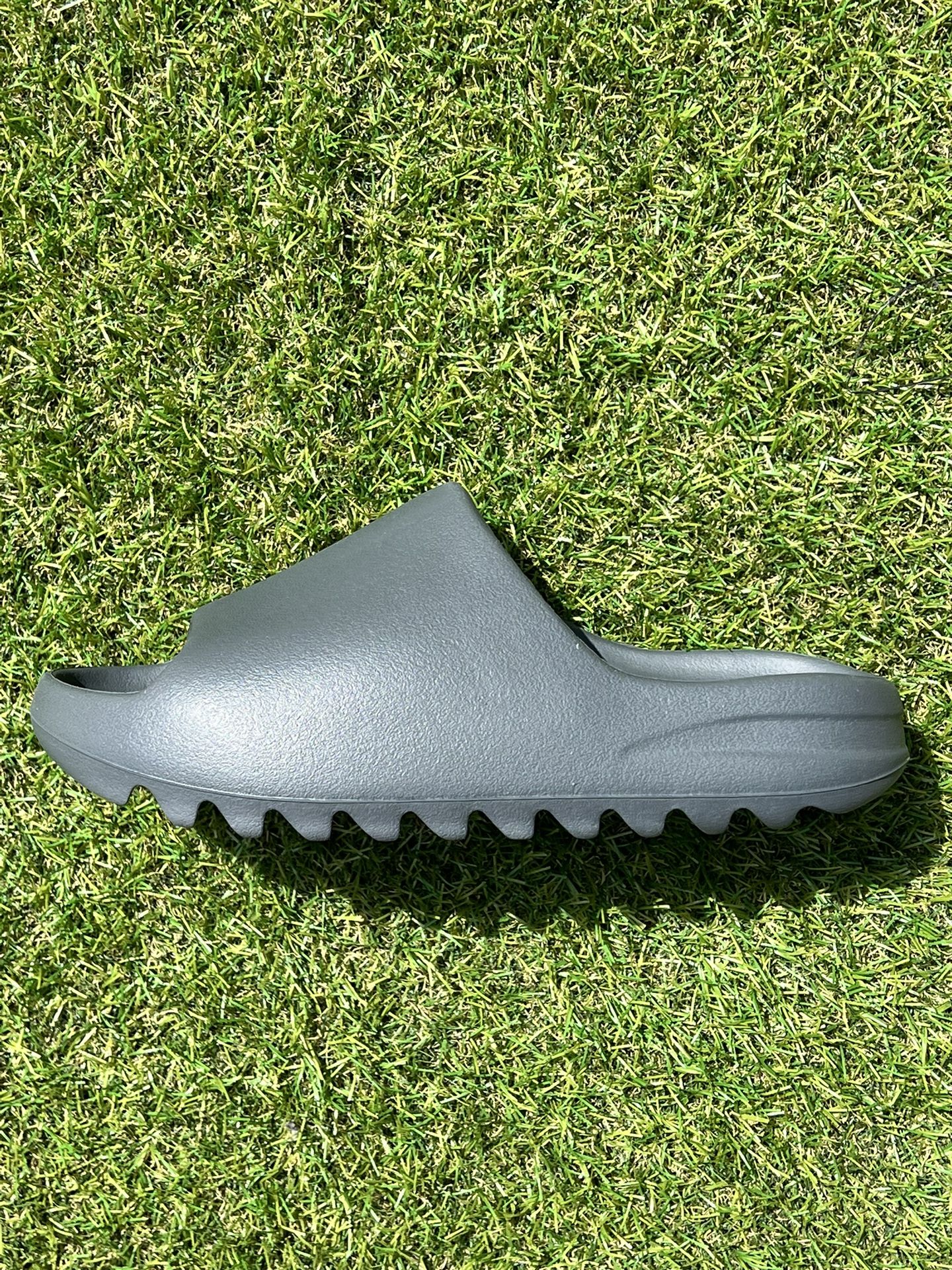 Yeezy Slide Slate Grey