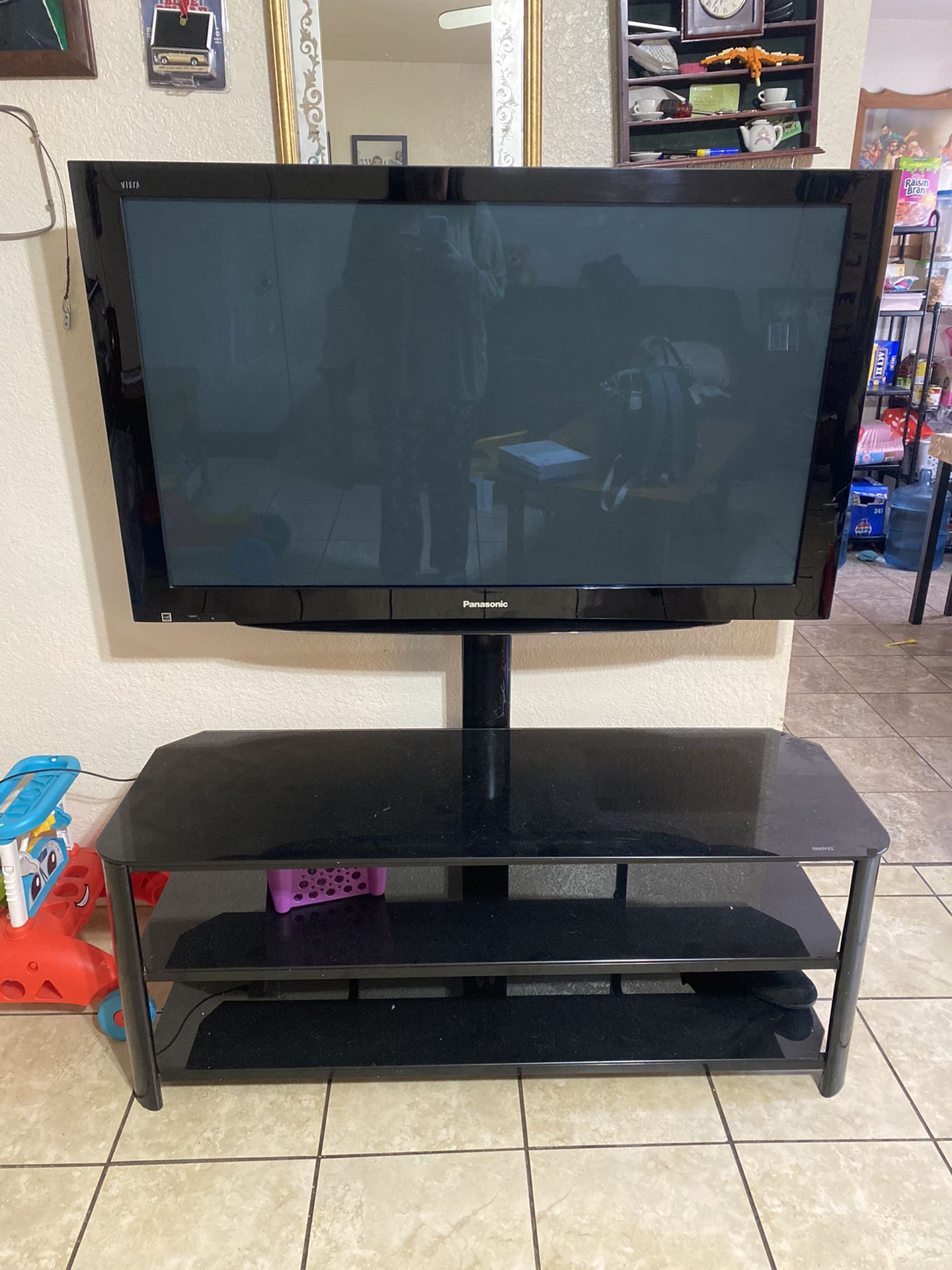 Tv Stand And 55in Tv