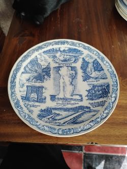 Vintage Vernon Kilns Yellowstone National Park collectors plate 10.5"