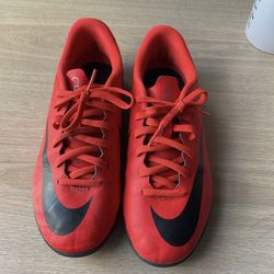 Nike Jr. Mercurial VaporX 12 Club CR7 IC Size 6Y Sale in Yonkers, NY - OfferUp