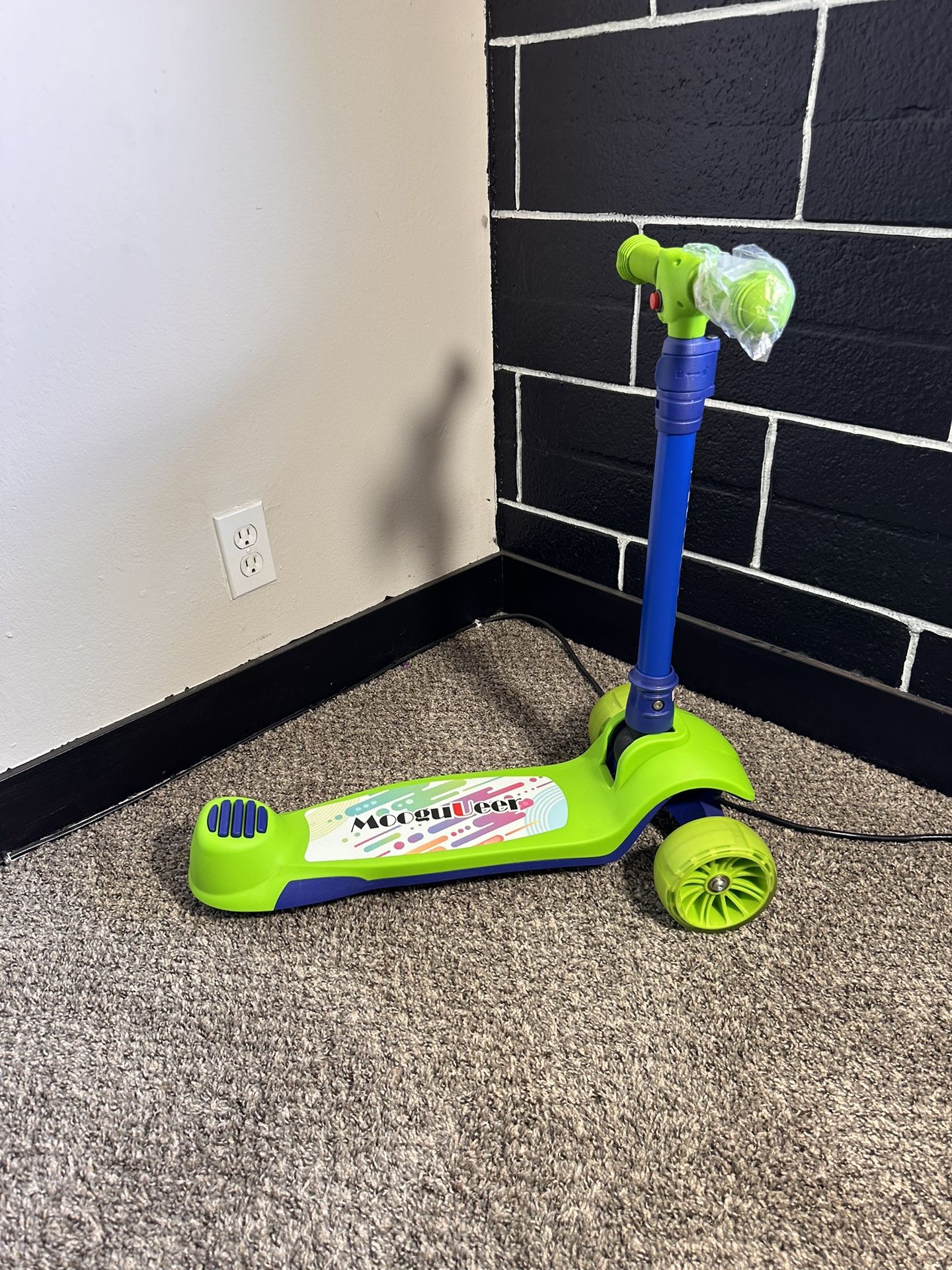 Kids Electric Scooter Green In Box With Pads