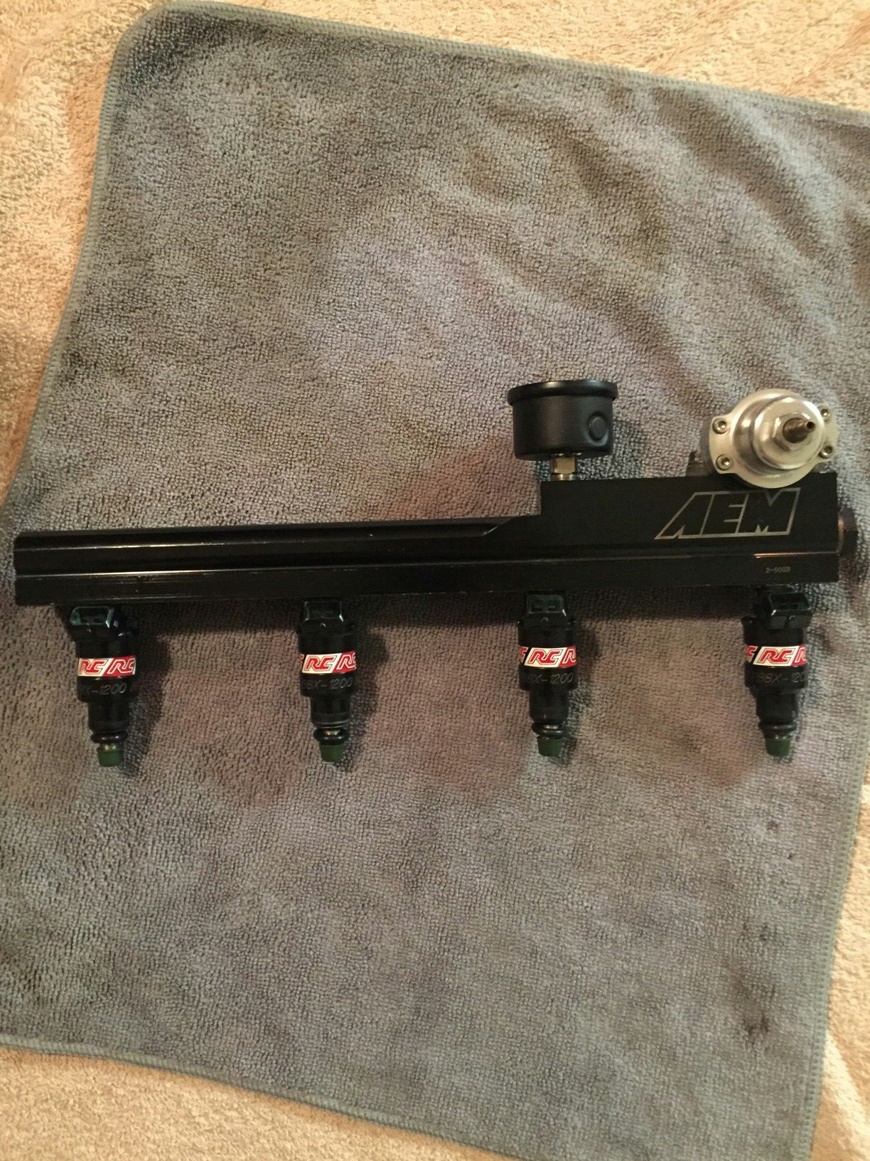 B-Series AEM Fuel Rail, RC 1200 Injectors, Fuel Regulator and Fuel Pressure Gauge