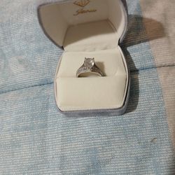 Wedding/Engagement Ring 