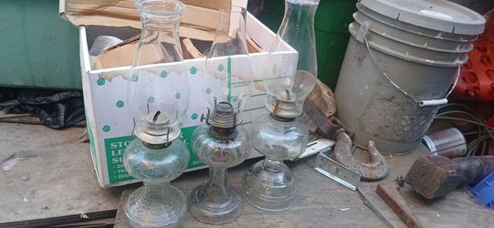 3 Vintage oil lamps