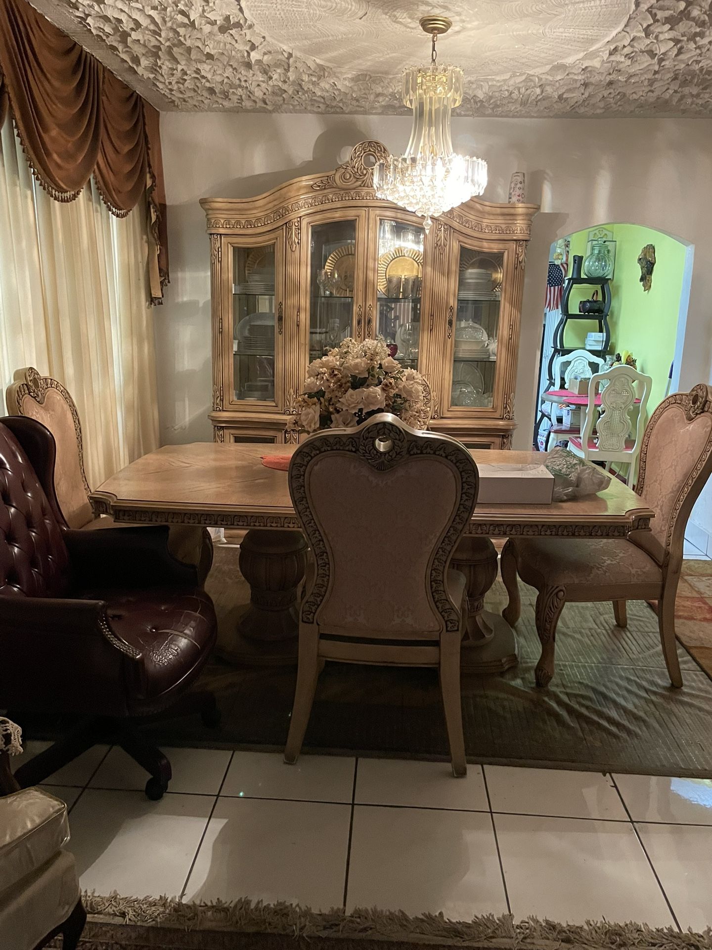 Dining Room Table & China Cabinet