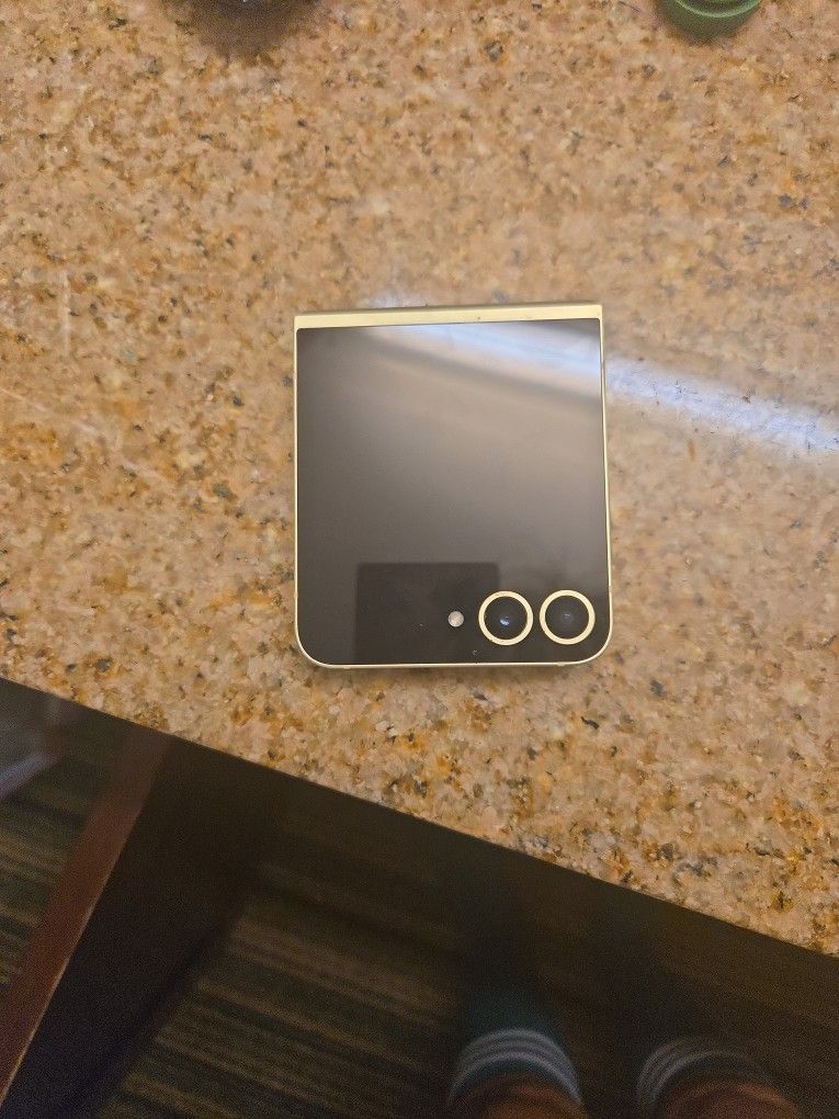 Samsung Z Flip 6
