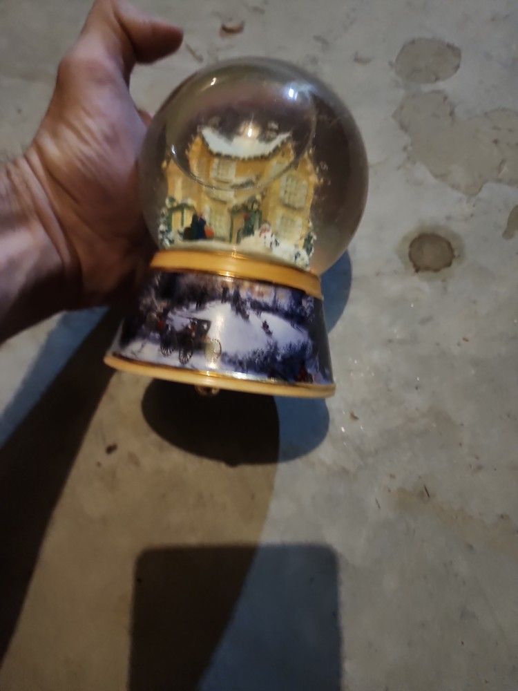 Ardleigh Elliott Music Box Snowglobe