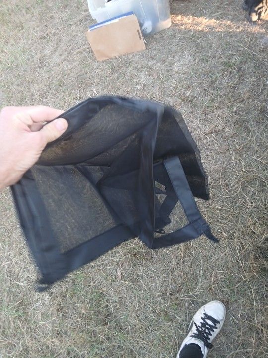 Magic pet/child gate..31.5×70 inchs. including 8 hooks