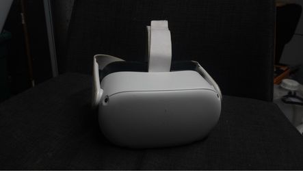 Oculus Quest 2 With Controllers (No Battery Doors)