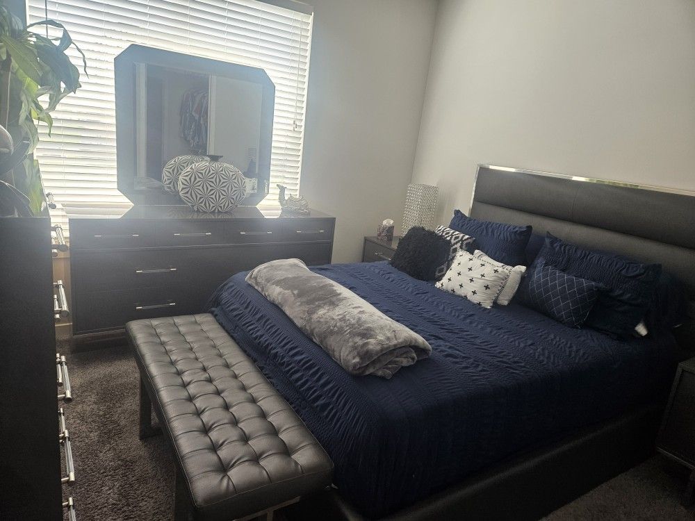 7 Pieces Bedroom Set/$600