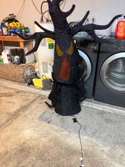 Light up 5ft Halloween 🎃 tree
